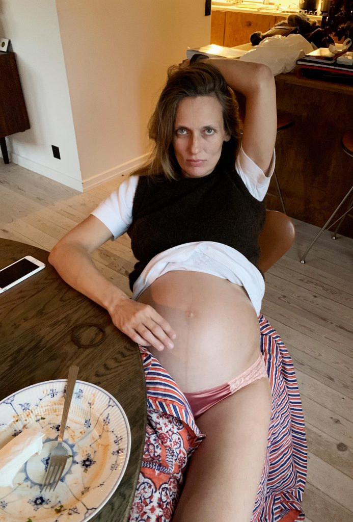 To_the_moon_honey_vibe_dabelsteen_baby_bump_gravid_med_Liv_winther_bea_fagerholt_