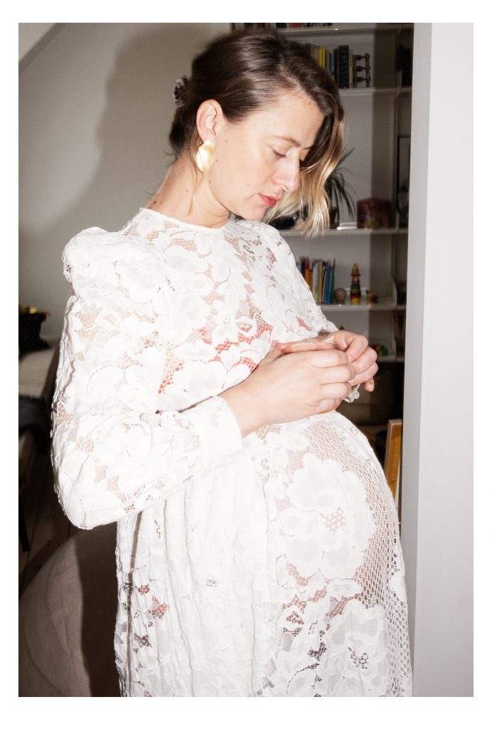 To_the_moon_honey_baby_brump_Gravid_med_TrineTuxen_Jewelry_liv_winther_