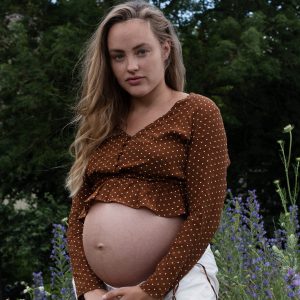 To_the_moon_honey_baby_bump_gravid_med_alona_vibe_Liv_winther_