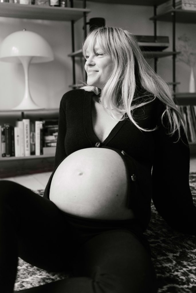 To_the_moon_mama_jeanette_madsen_rotate_gravid_Pregnant_sissel_abel