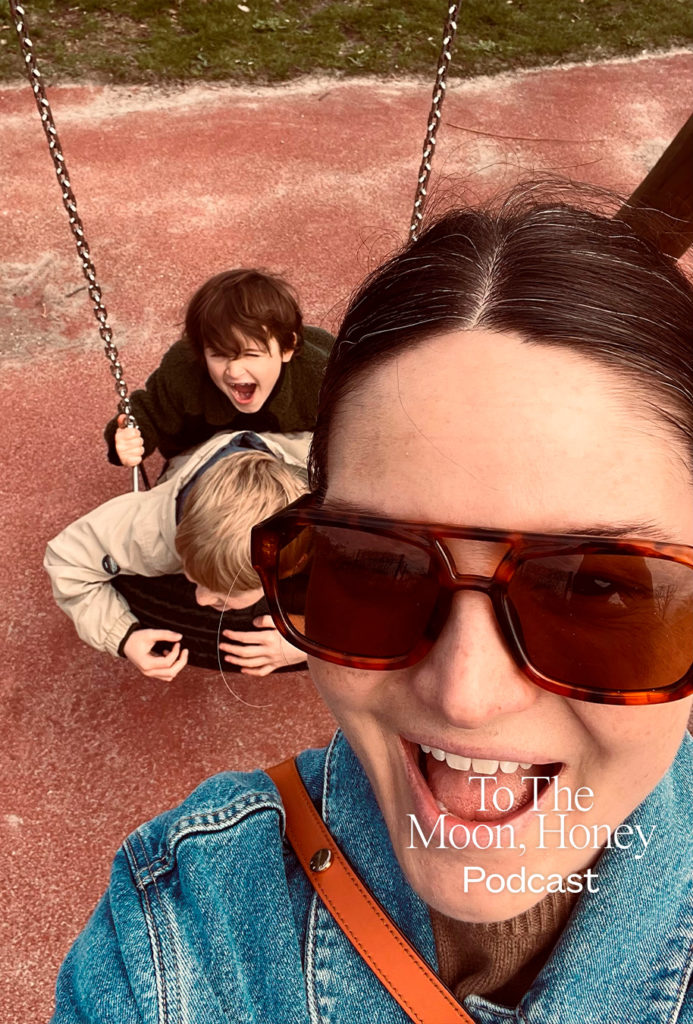 Emilie Notved tager en selfie med hendes børn