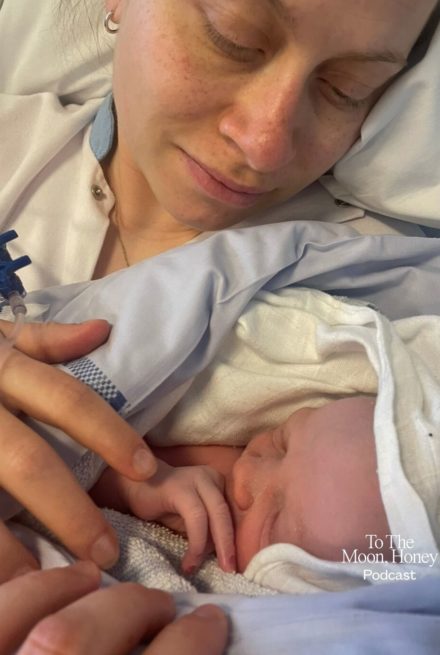 Kvinde med nyfødt baby