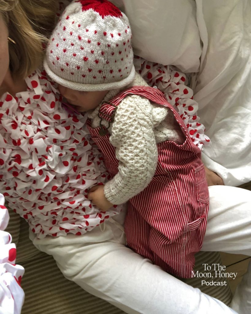 Kvinde med sit barn i favnen