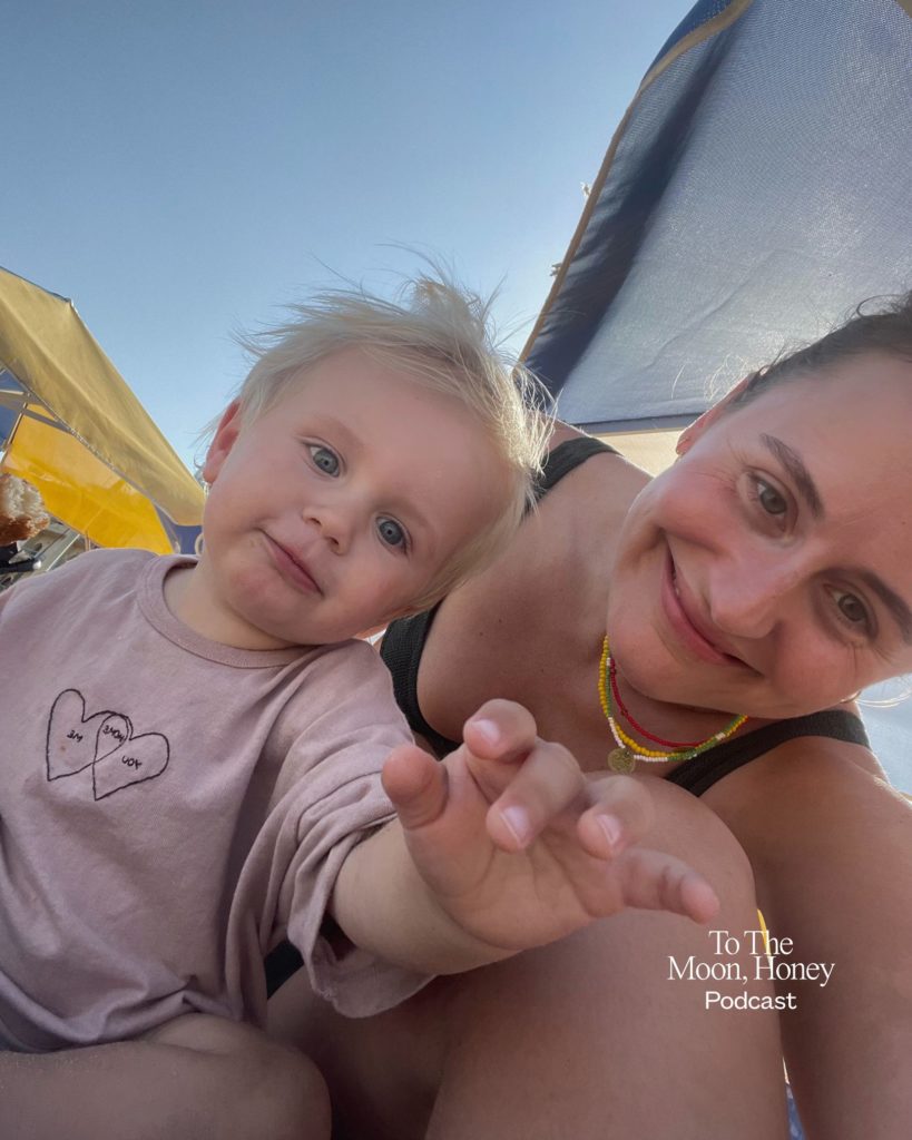 Mor og datter tager et billede