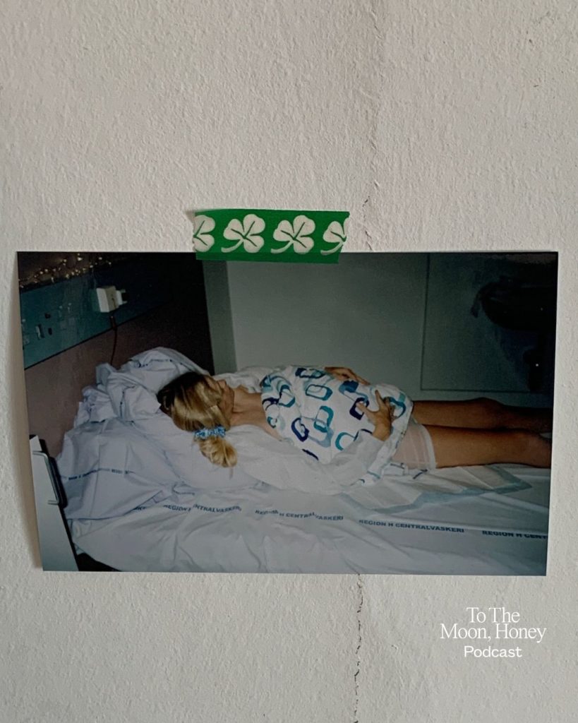 Billede taget af kvinde i hospitalsseng 