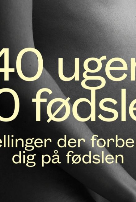 Gravid mave med tekst henover