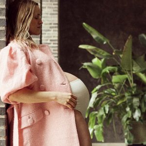 To_the_moon_baby_bump_gravid_med_Cathrine_Wichmand_01_copyright_Amanda_Hestehave.