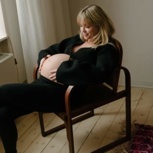 To_the_moon_mama_jeanette_madsen_rotate_gravid_Pregnant_sissel_abel