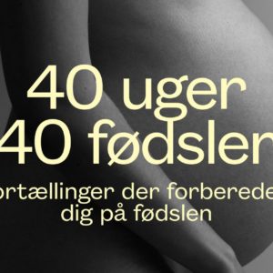 Gravid mave med tekst henover